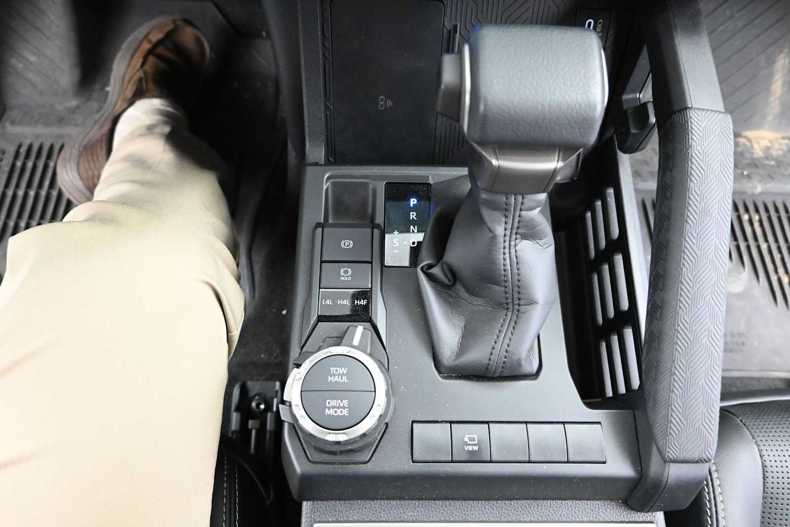 Used 2025 Toyota 4Runner Limited AWD/4WD image 21