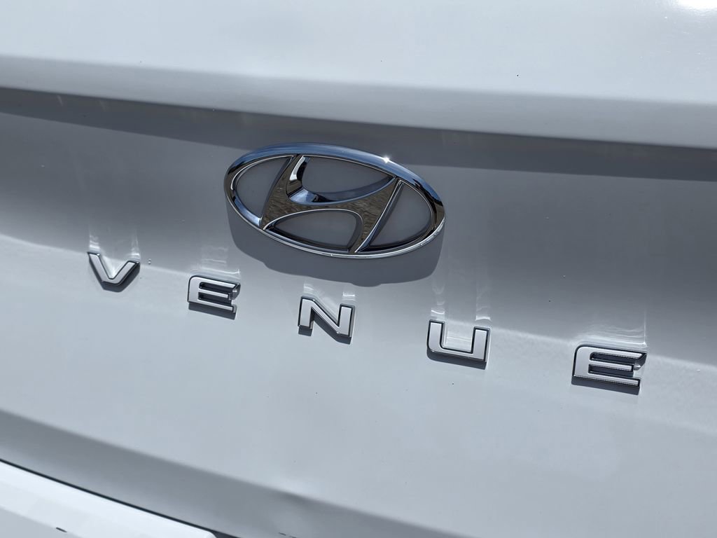 Used 2025 Hyundai Venue SEL FWD image 32