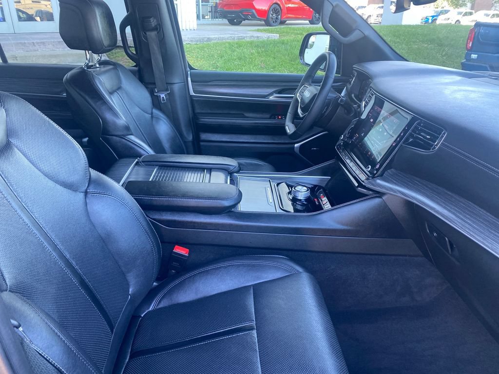 Used 2024 Jeep Wagoneer Series II w/ Flexible Seating Group RWD image 21