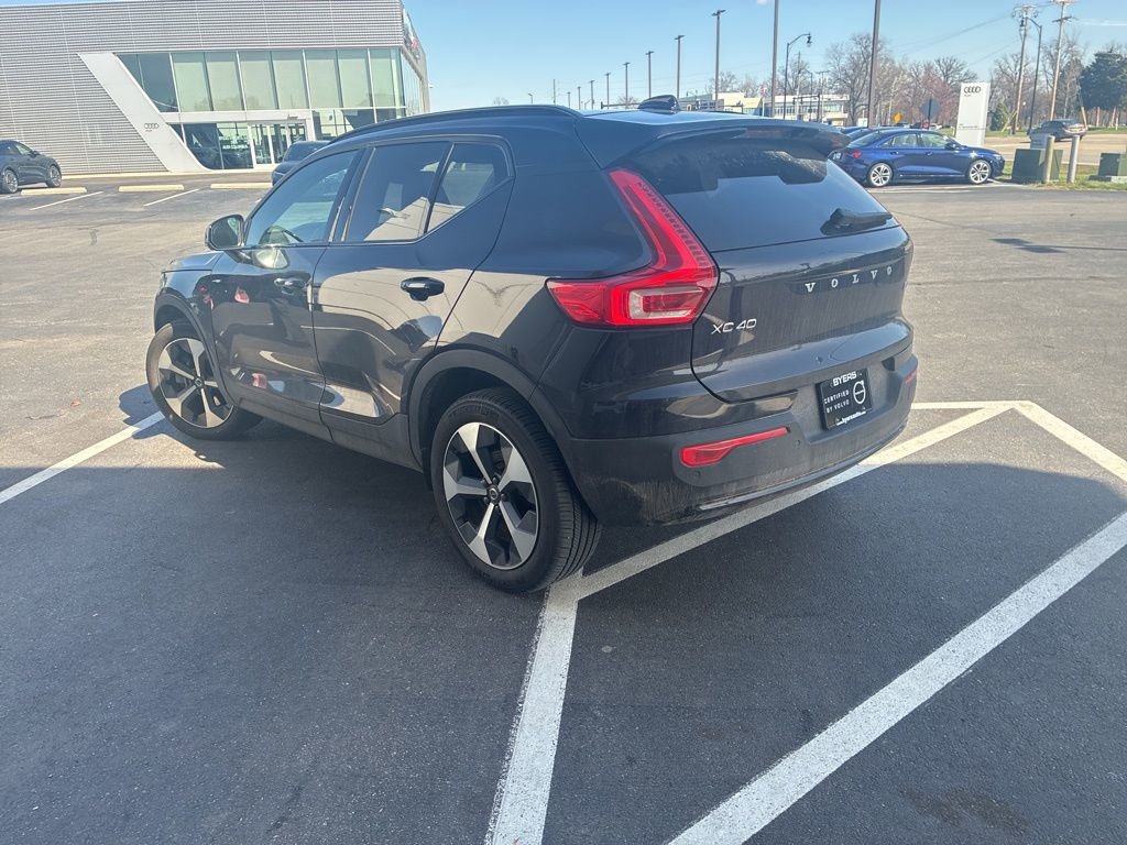 Used 2024 Volvo XC40 B5 Core image 4
