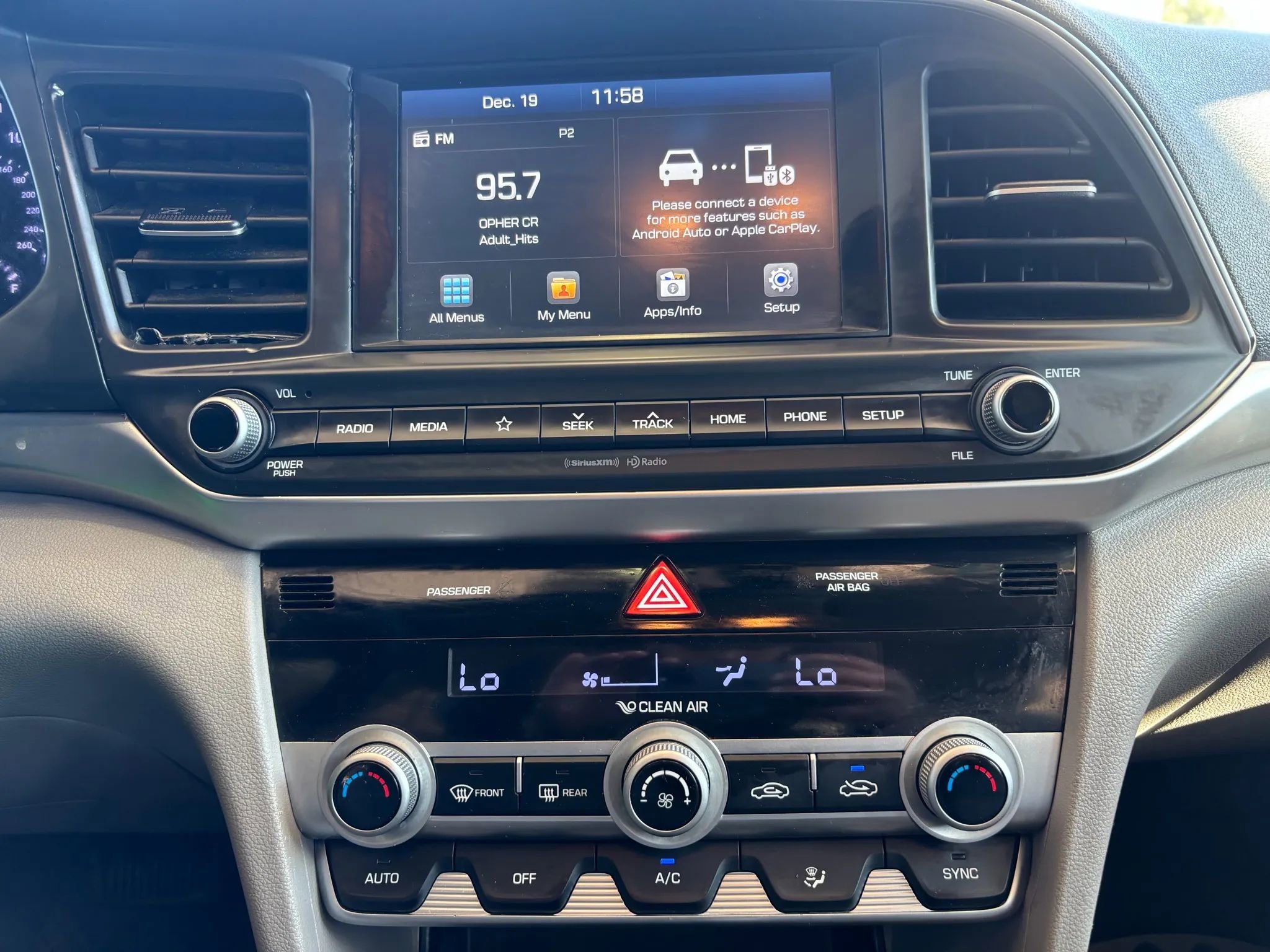 Used 2020 Hyundai Elantra SEL image 16