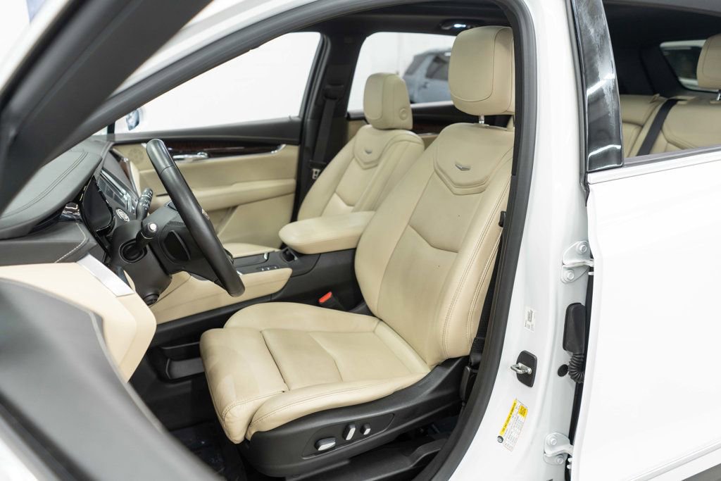 Used 2017 Cadillac XT5 Luxury w/ Driver Awareness Package image 9