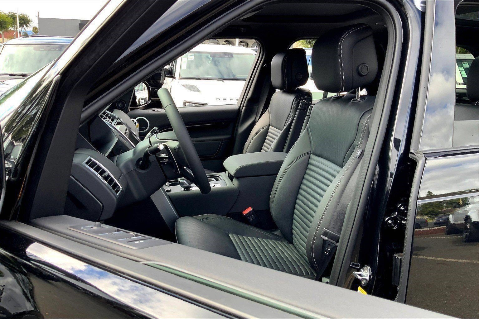 New 2025 Land Rover Discovery S AWD/4WD image 13
