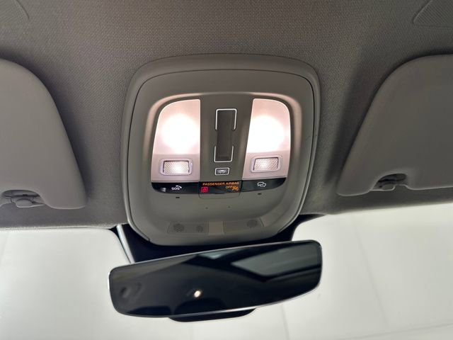 Used 2025 Volvo XC40 B5 Core image 23