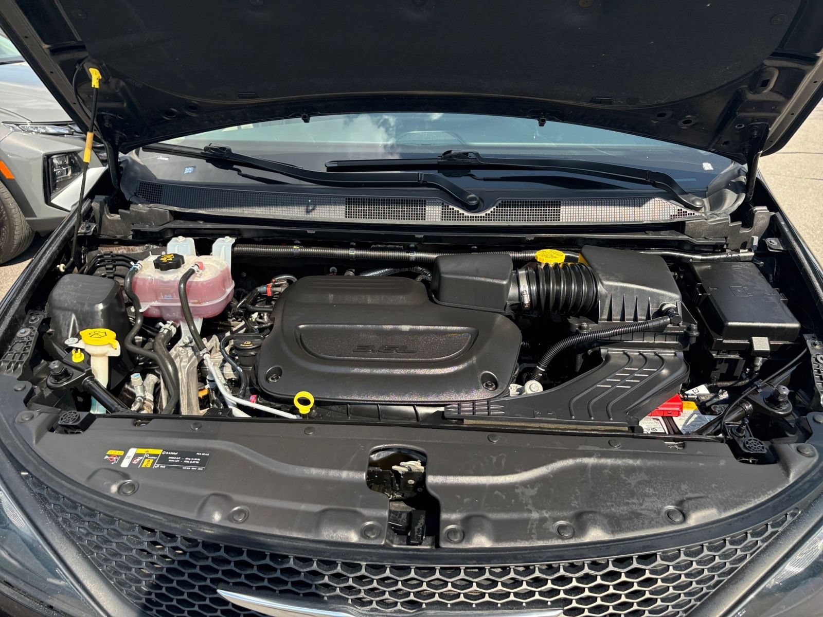 Used 2024 Chrysler Voyager LX FWD image 35