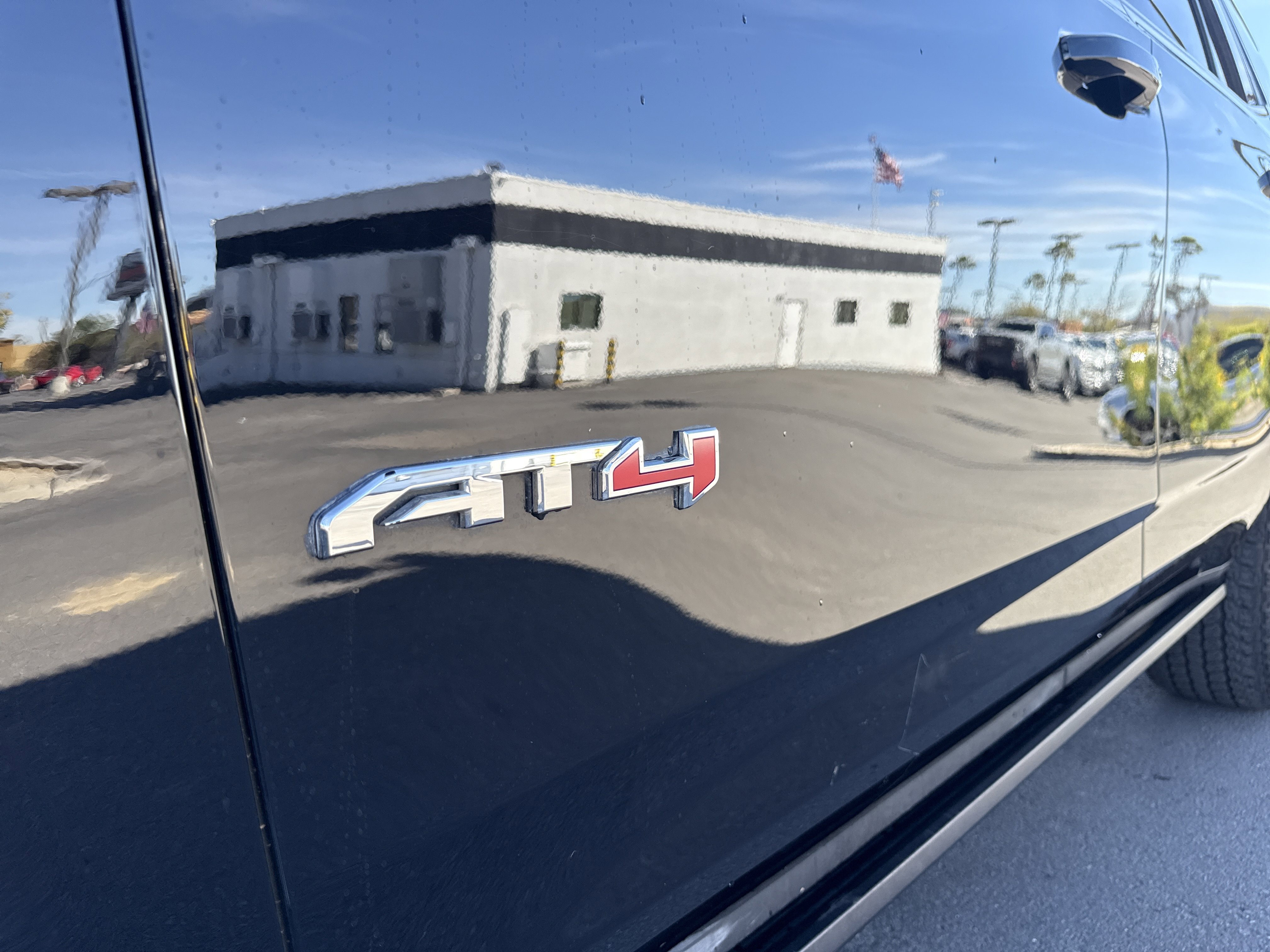 Used 2024 GMC Yukon AT4 w/ AT4 Premium Plus Package image 9