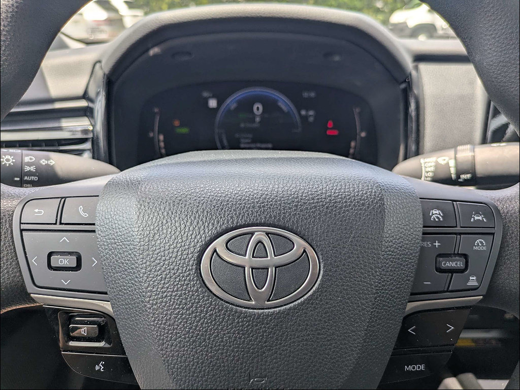 Used 2025 Toyota Camry LE FWD image 28