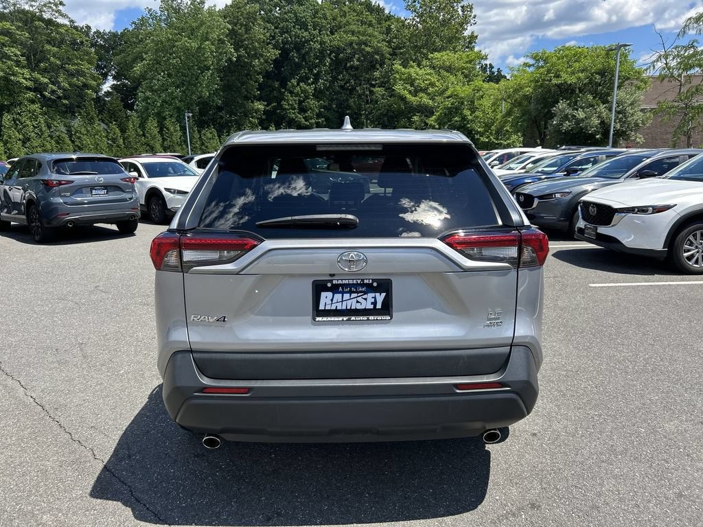 Used 2023 Toyota RAV4 LE AWD/4WD image 7