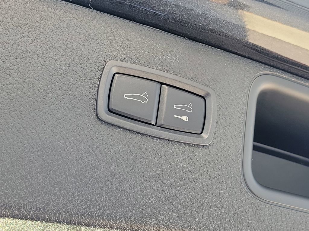 New 2026 Porsche Macan AWD/4WD image 18