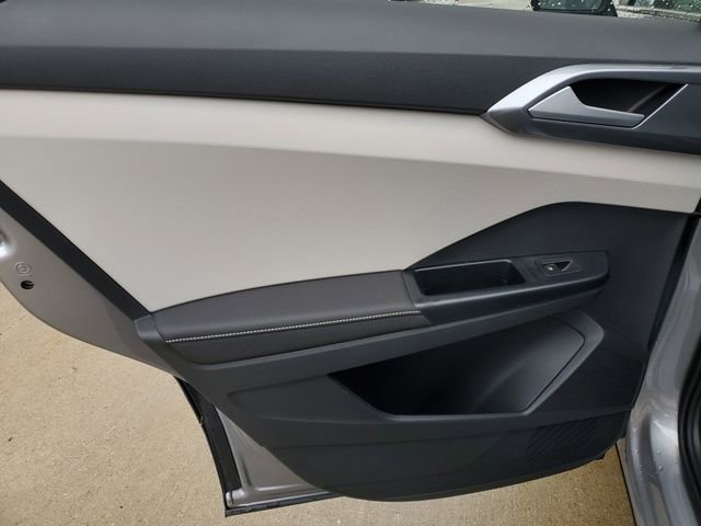 New 2026 Volkswagen Taos SEL image 13