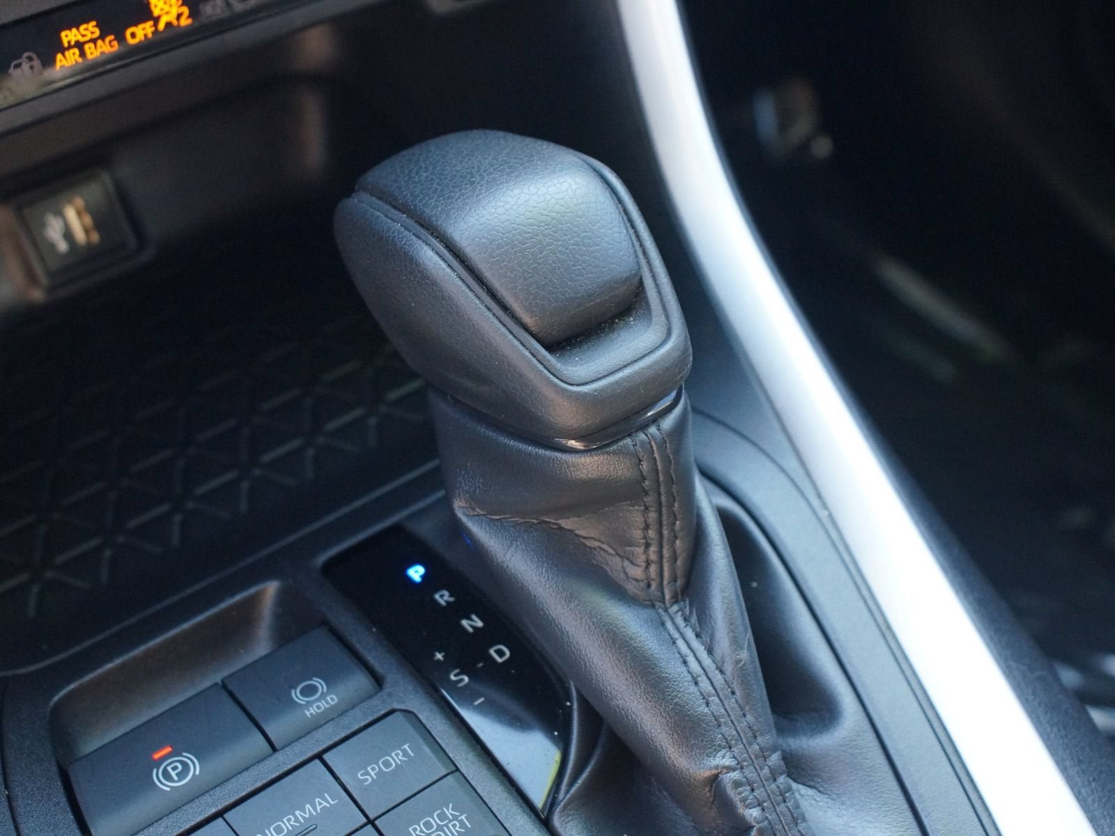 Used 2025 Toyota RAV4 XLE AWD/4WD image 11
