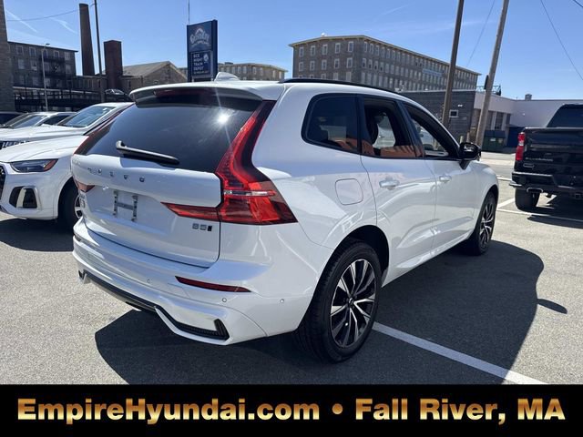 Used 2023 Volvo XC60 B5 Plus image 9