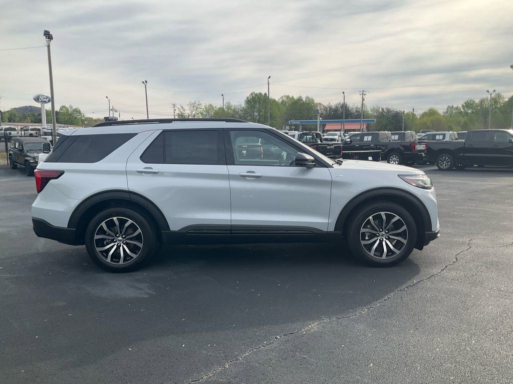 New 2026 Ford Explorer ST-Line image 4