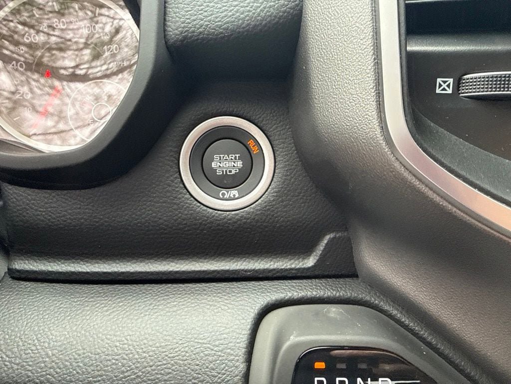 New 2026 RAM 1500 4x4 Crew Cab image 16