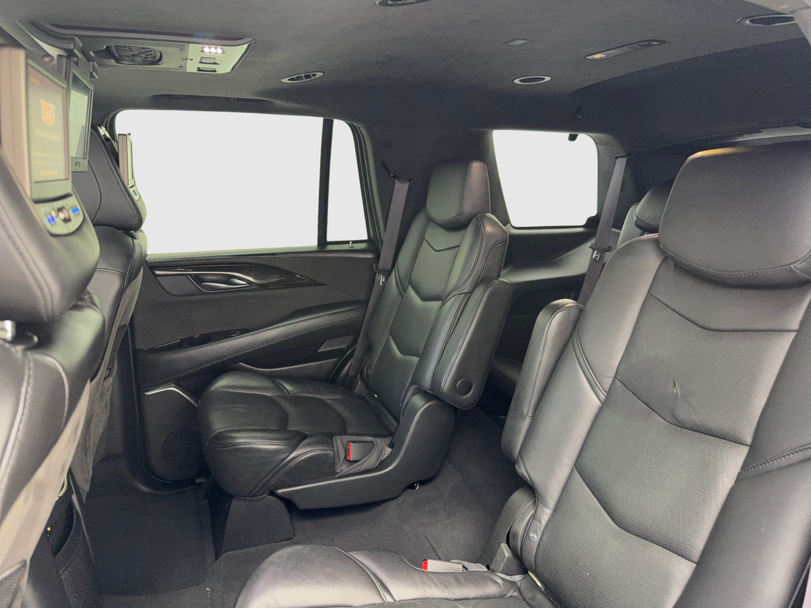Used 2016 Cadillac Escalade Platinum AWD/4WD image 34