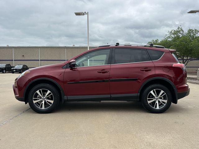 Used 2018 Toyota RAV4 XLE AWD/4WD image 2