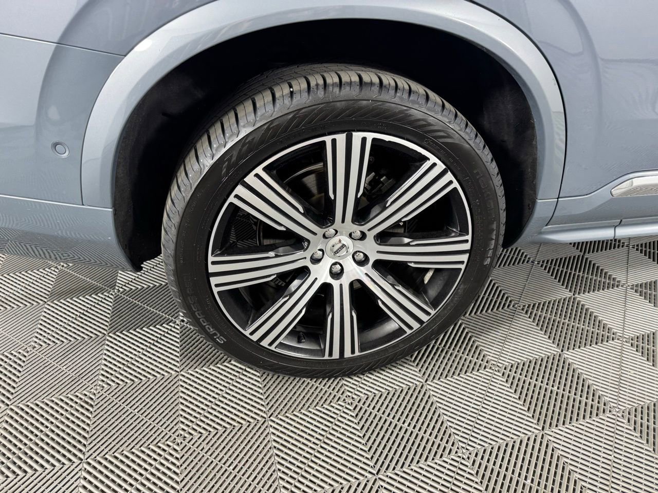 Used 2023 Volvo XC90 B6 Ultimate w/ Protection Package Premier AWD/4WD image 37