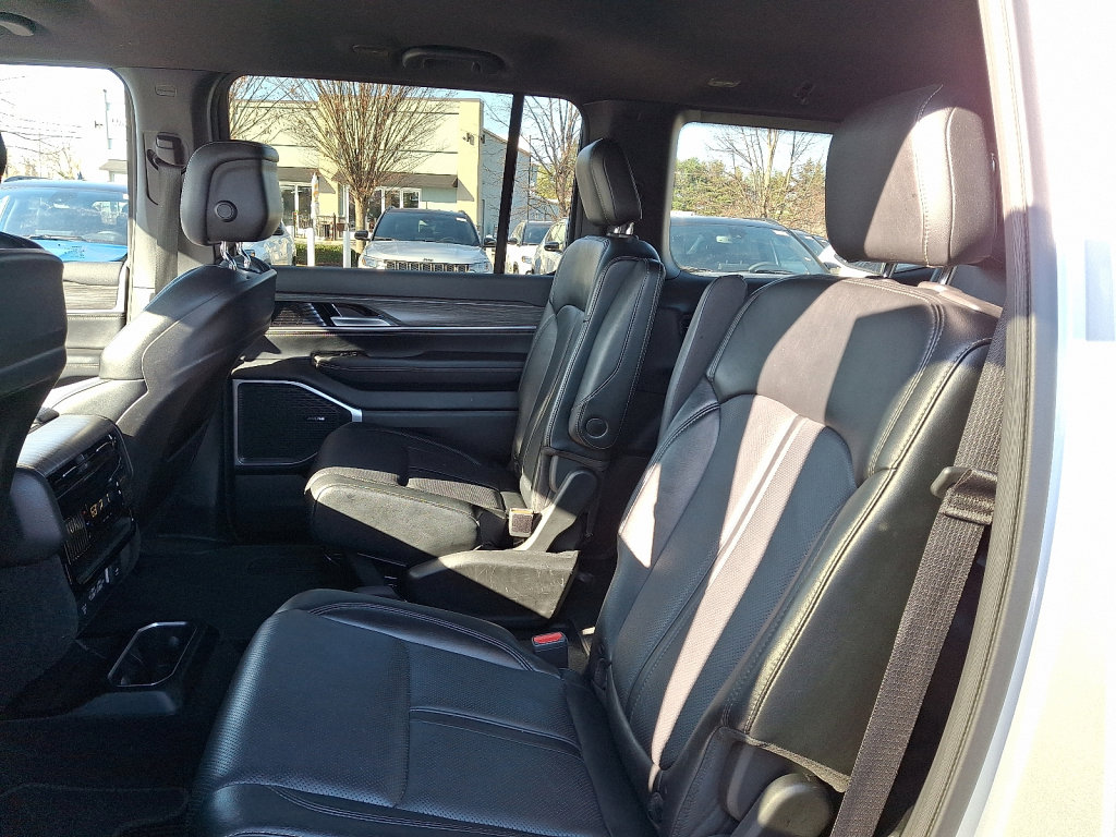 Used 2024 Jeep Wagoneer Series III image 20