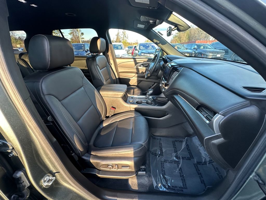 Used 2023 Chevrolet Traverse LT image 28