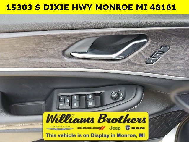 Used 2024 Jeep Grand Cherokee L Limited image 13