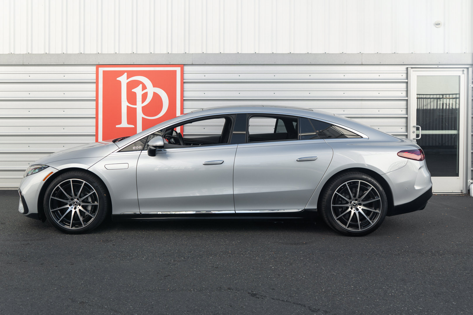 Used 2023 Mercedes-Benz EQS 580 4MATIC Sedan w/ Exclusive Trim Package image 39