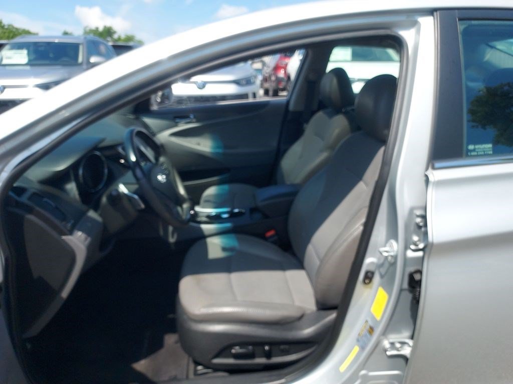 Used 2011 Hyundai Sonata SE w/ Navigation & Sunroof Pkg 4 FWD image 28