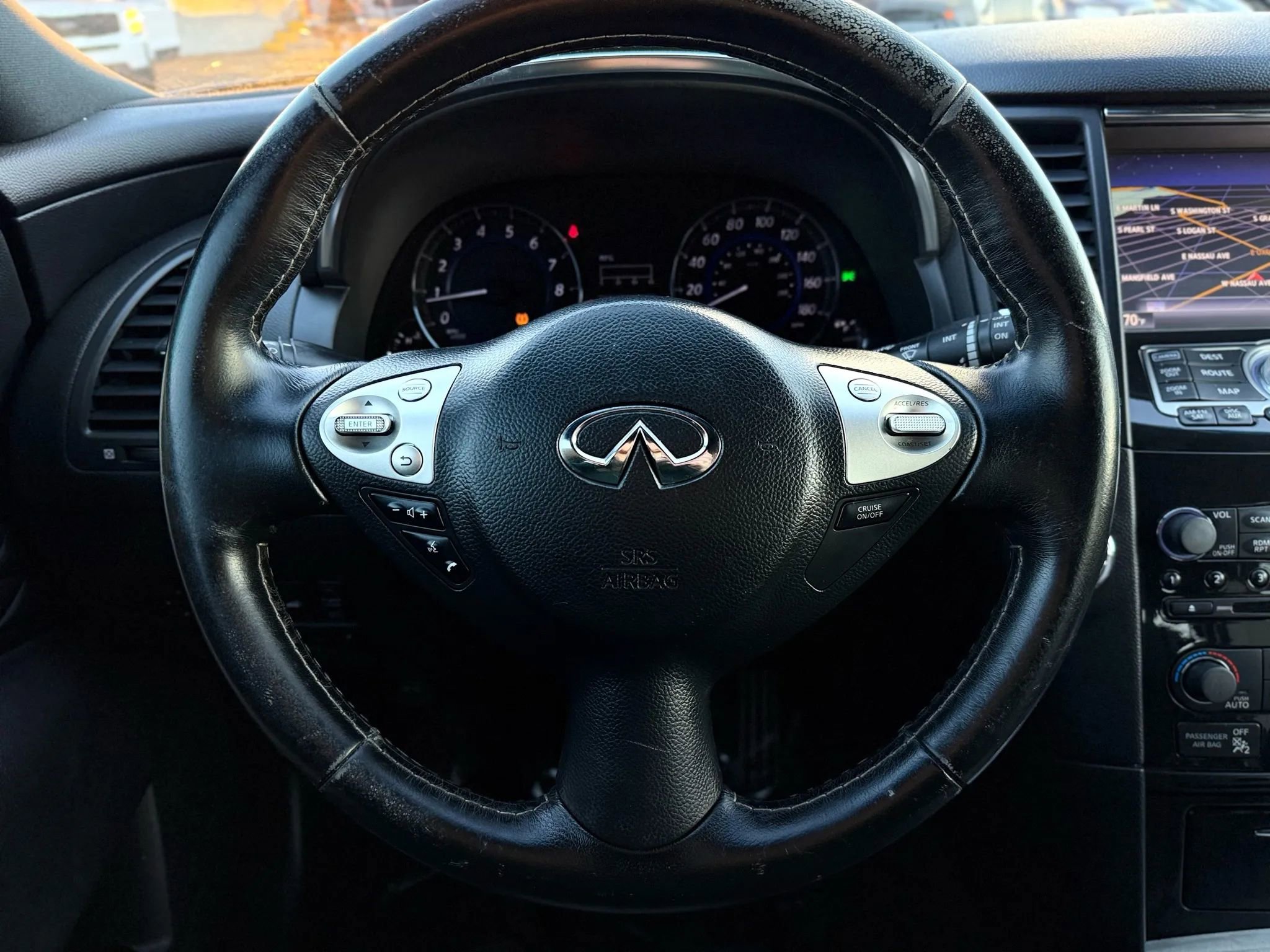 Used 2017 INFINITI QX70 3.7 w/ Limited Package AWD/4WD image 28