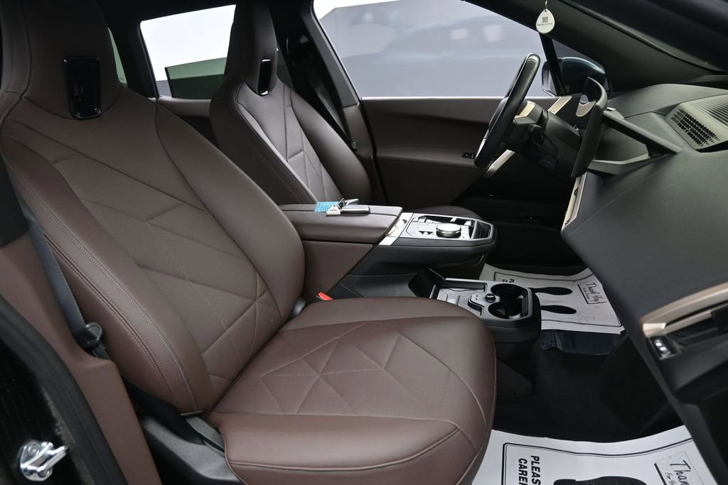 Used 2023 BMW iX xDrive50 w/ Sport Package AWD/4WD image 38