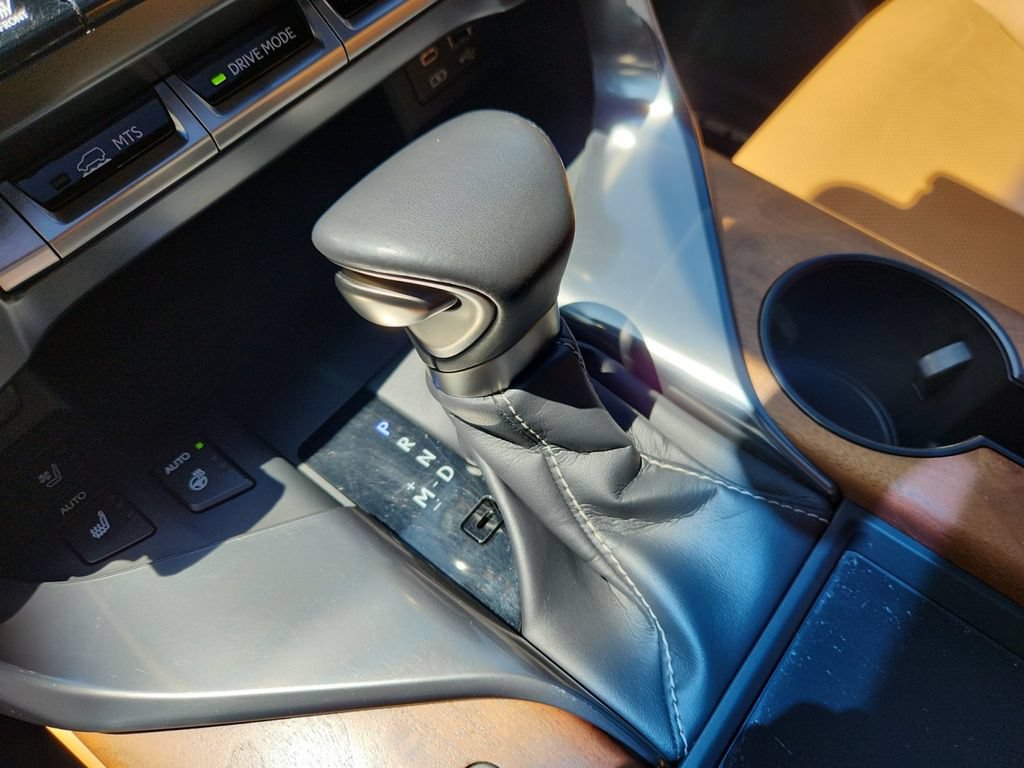 Used 2024 Lexus LX 600 4WD w/ Premium Package image 18