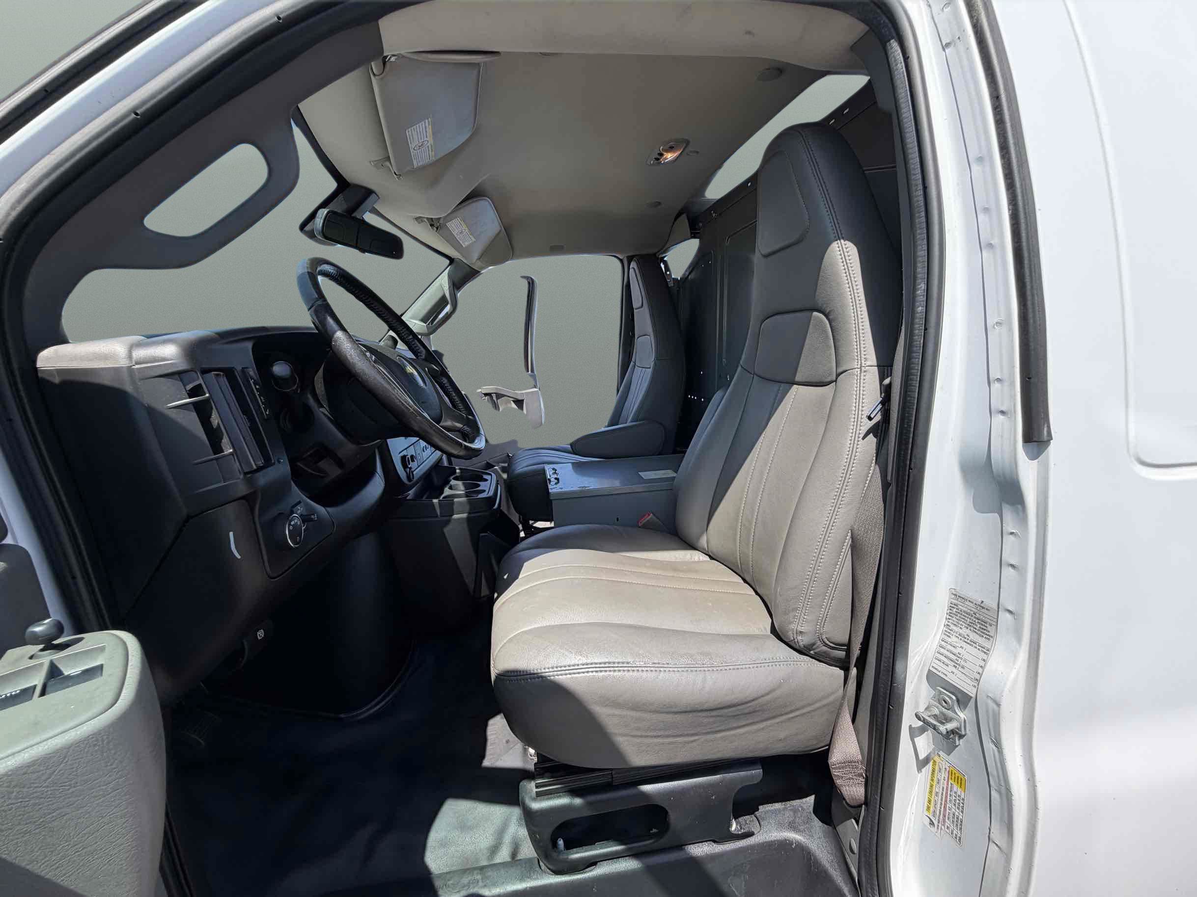 Used 2019 Chevrolet Express 3500 Extended w/ Driver Convenience Package RWD image 10