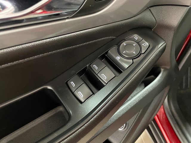 Used 2023 Chevrolet Traverse LT w/ Rear Camera Mirror Package image 19