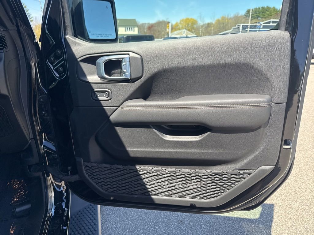 Certified 2022 Jeep Wrangler Unlimited Sahara AWD/4WD image 30