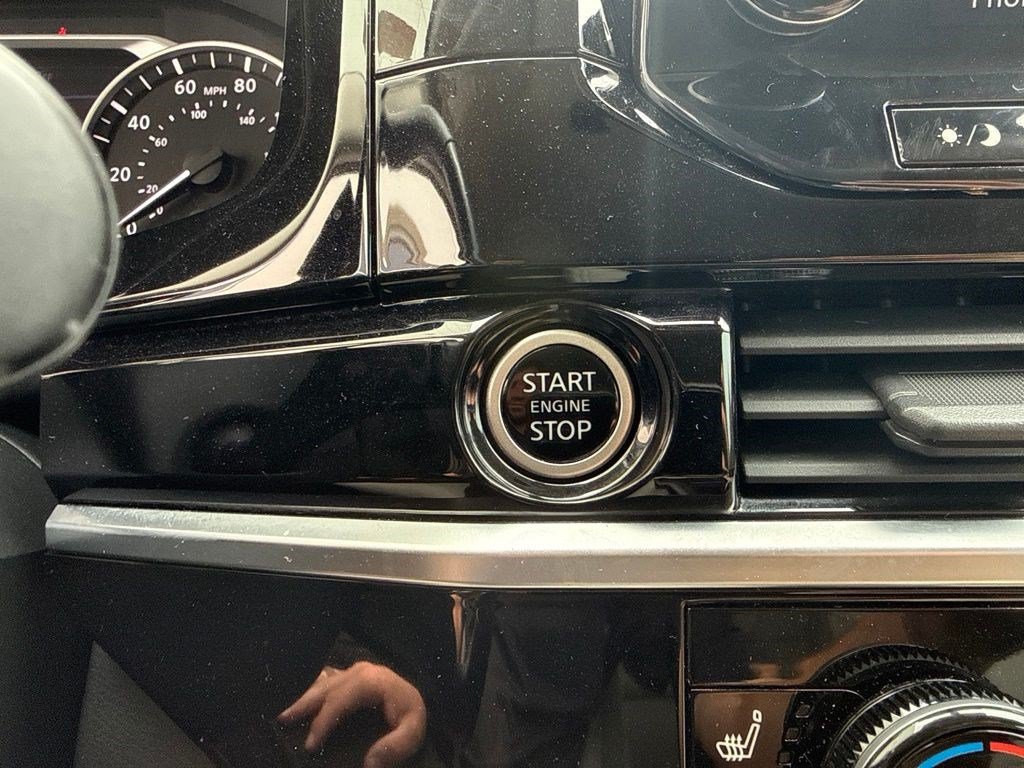 Used 2022 Nissan Pathfinder SL AWD/4WD image 16