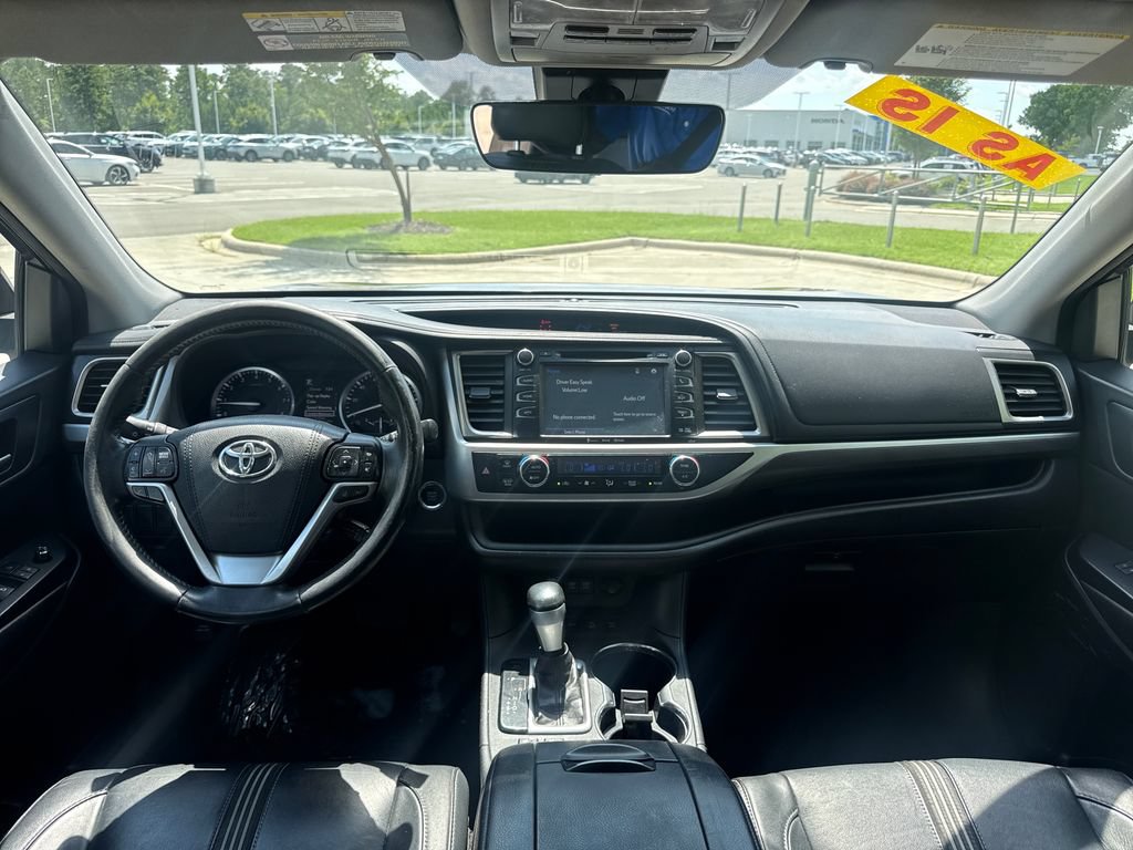 Used 2017 Toyota Highlander SE AWD/4WD image 16