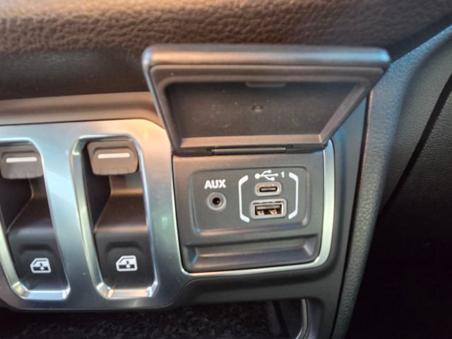 Used 2025 Jeep Wrangler Sport AWD/4WD image 25