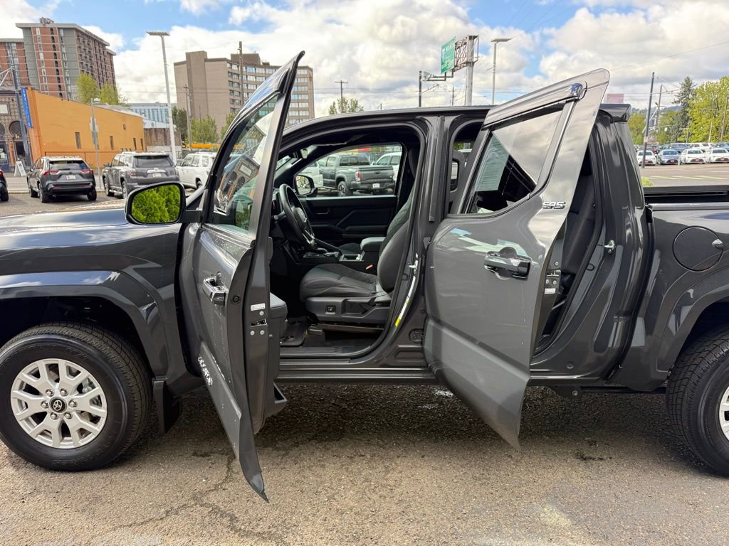 Used 2025 Toyota Tacoma SR5 AWD/4WD image 16