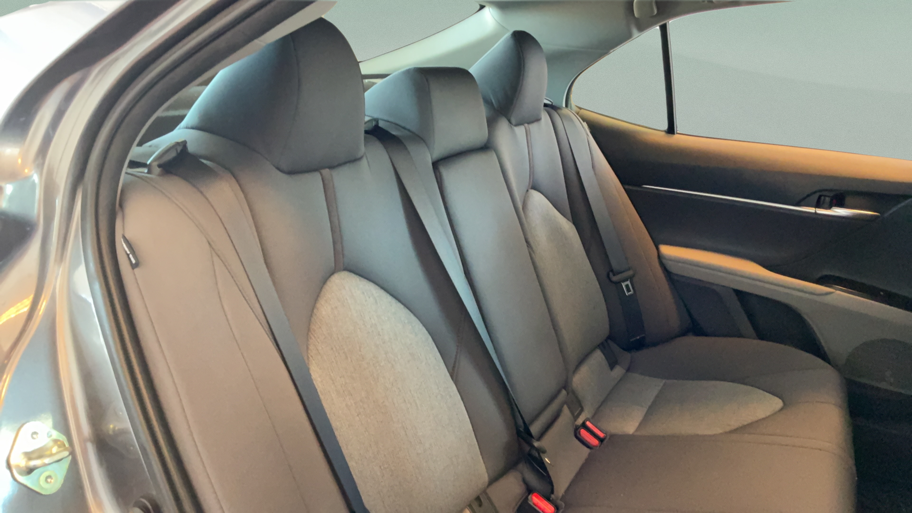 Used 2019 Toyota Camry LE FWD image 32