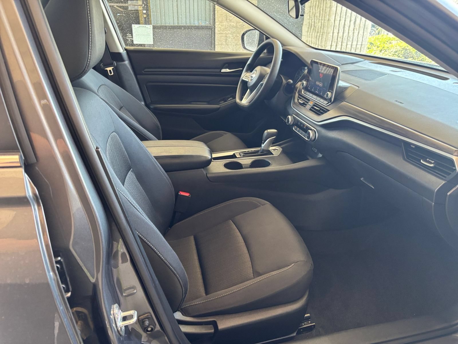 Used 2025 Nissan Altima 2.5 SV FWD image 36