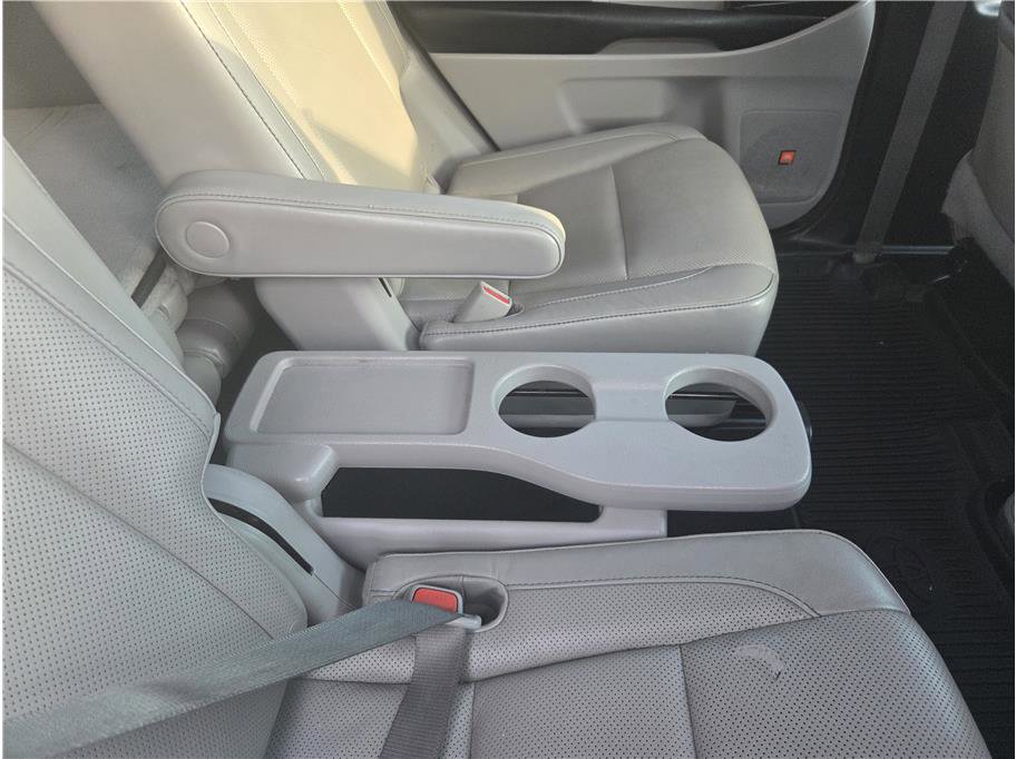 Used 2015 Toyota Highlander Limited w/ Driver Technology Package AWD/4WD image 29