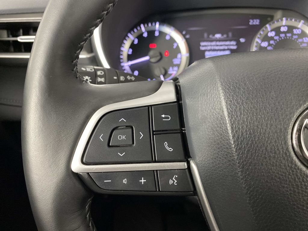 Used 2024 Toyota Highlander XLE AWD/4WD image 17