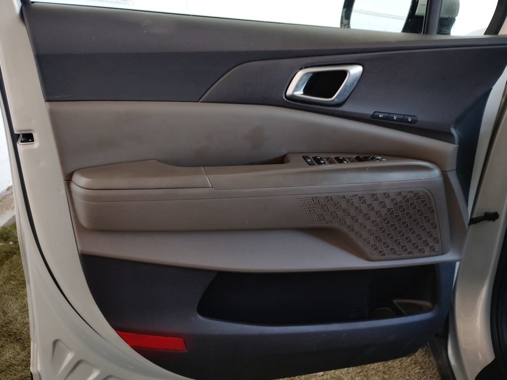 Used 2025 Kia Carnival EX FWD image 22
