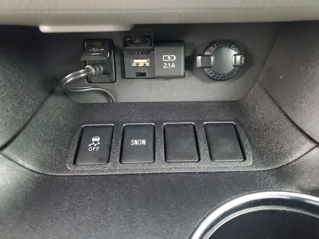 Used 2019 Toyota Highlander XLE image 19