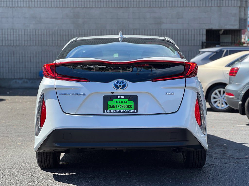 Certified 2022 Toyota Prius Prime XLE FWD image 4
