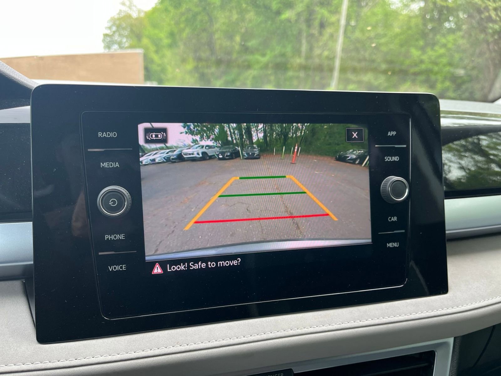 Used 2025 Volkswagen Taos SE image 24