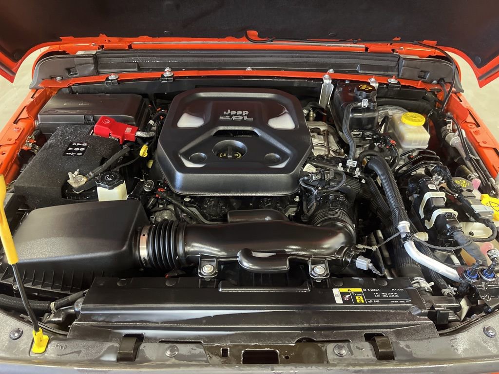 Used 2019 Jeep Wrangler Unlimited Sahara w/ Dual Top Group AWD/4WD image 33