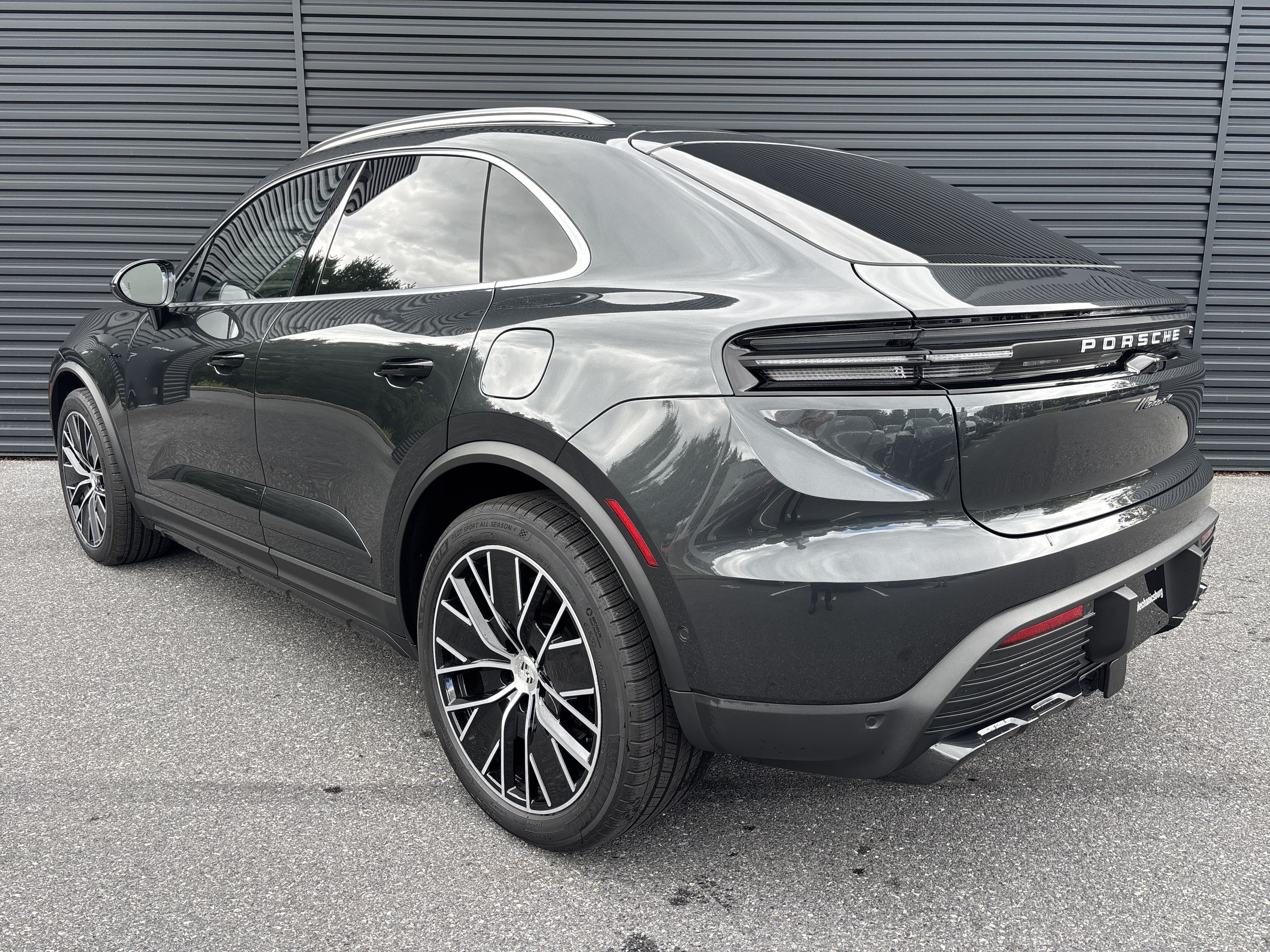New 2025 Porsche Macan 4 Electric AWD/4WD image 5