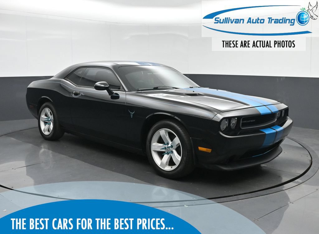 Used 2012 Dodge Challenger SXT RWD image 1
