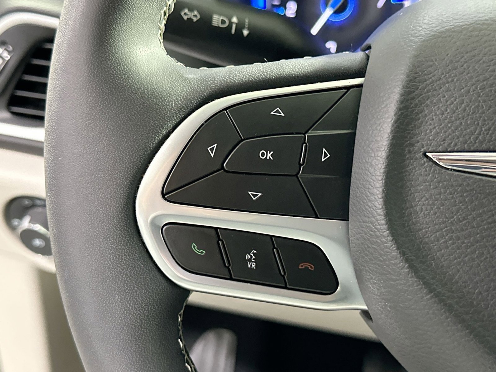 Used 2024 Chrysler Pacifica Touring-L image 20