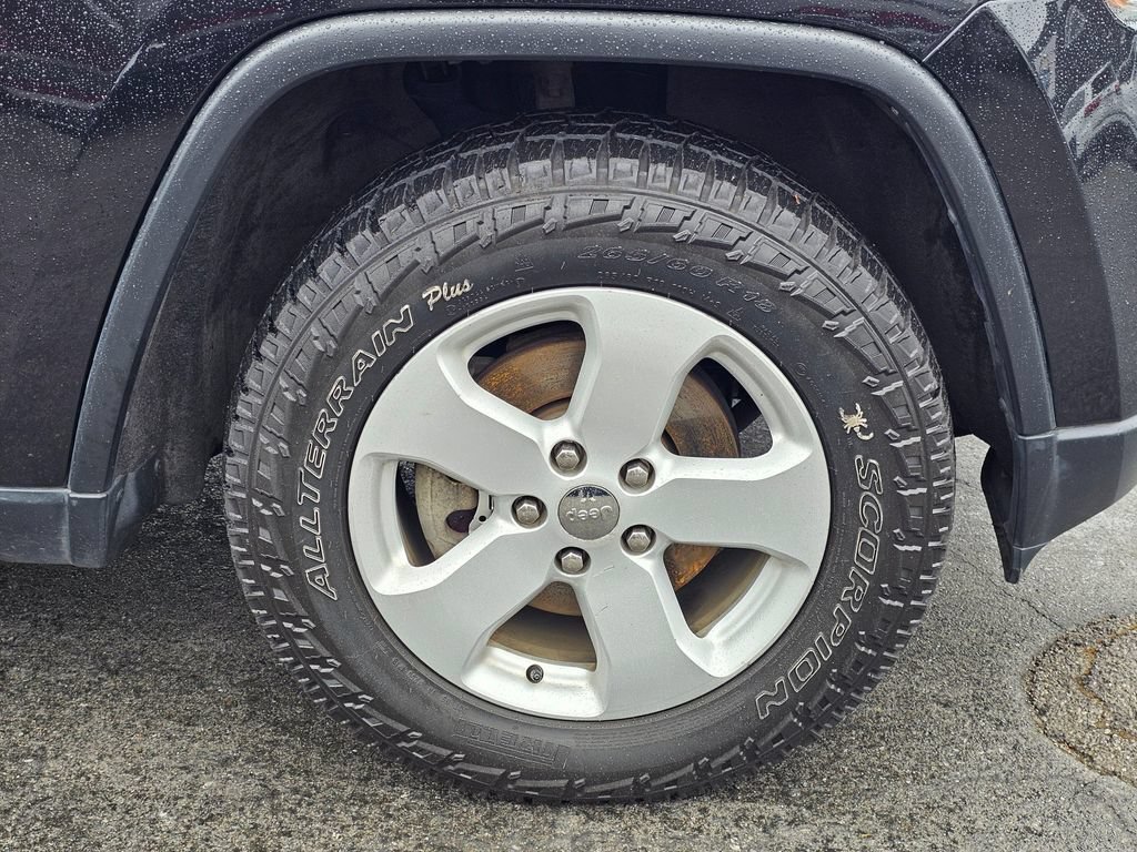 Used 2011 Jeep Grand Cherokee Laredo AWD/4WD image 10