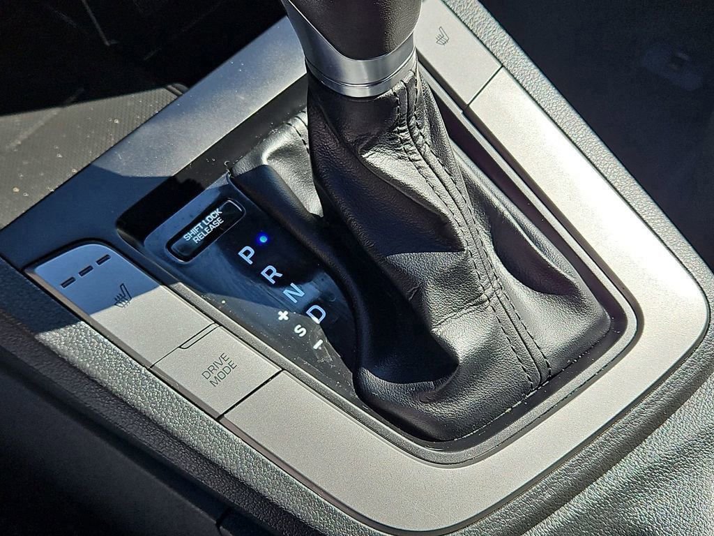 Used 2020 Hyundai Elantra Limited w/ Cargo Package (C1) image 16